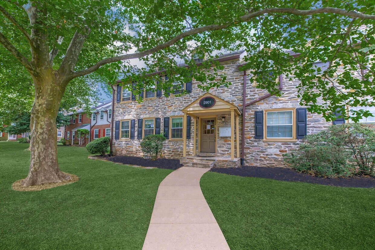 Primary Photo - Carlton Park Apartments - 2 Bedroom