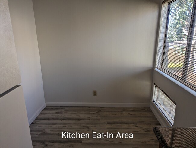 Kitchen Breakfast Area - 902 Beach Park Blvd