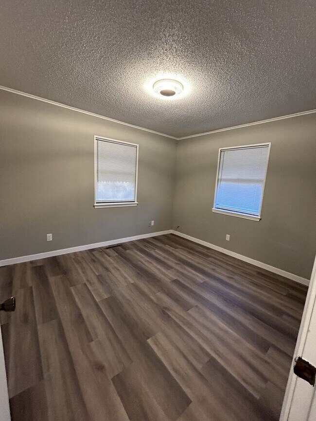 Foto del edificio - 905-907 N Rouse Duplex