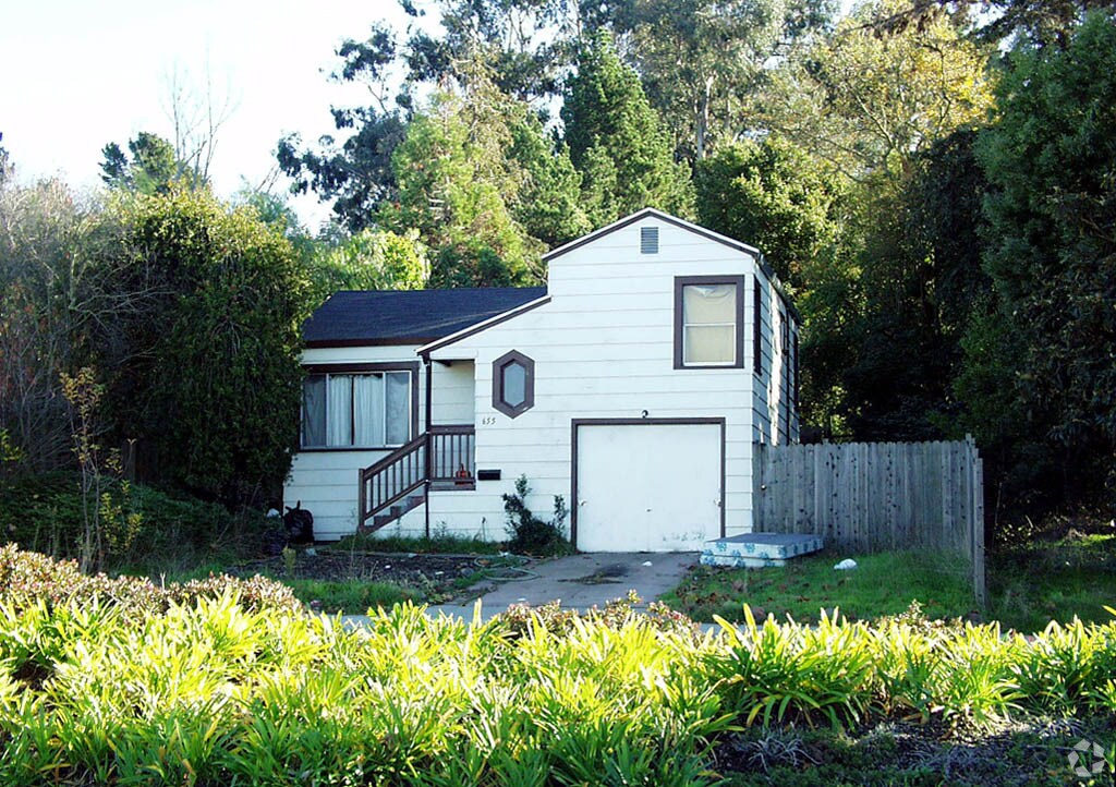 Building Photo - Multi-Family