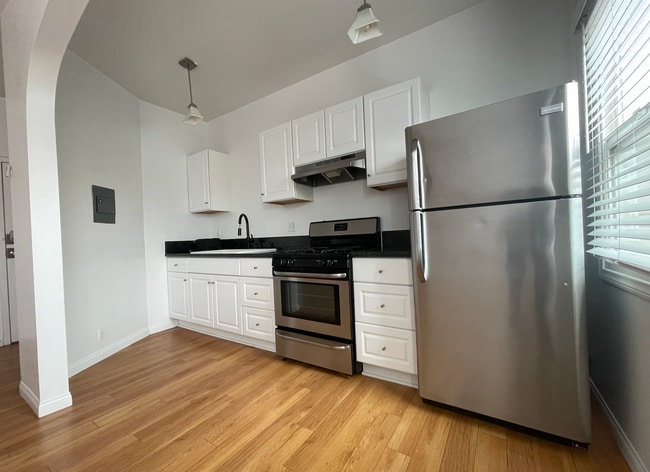 Building Photo - 5138 Melrose Ave