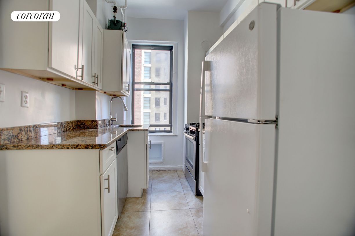 Building Photo - 315 W 102nd St