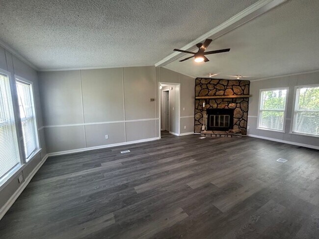 Building Photo - 208 Green Branch Ct