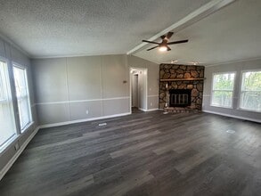 Building Photo - 208 Green Branch Ct
