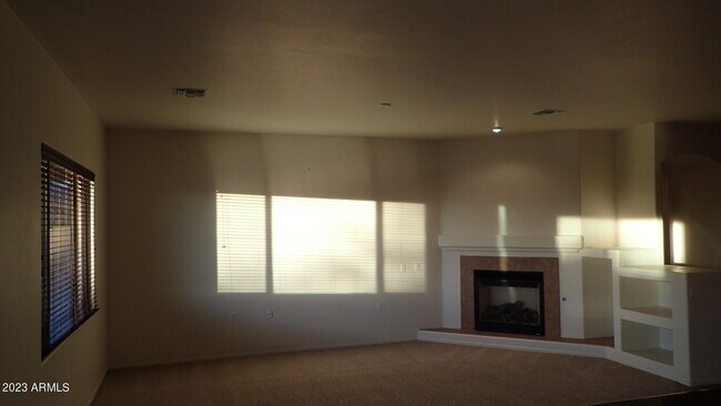 Foto del edificio - 1445 W Big Room Pl