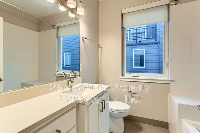 Foto del edificio - 1030 N Ainsworth St