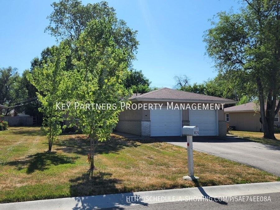 1030 S Pitt St, Olathe, KS 66061 Townhome Rentals in Olathe KS