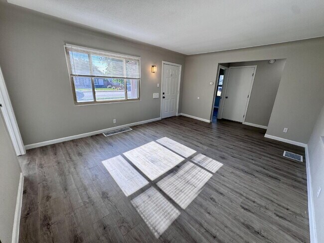 Foto del edificio - 4886 S Logan St