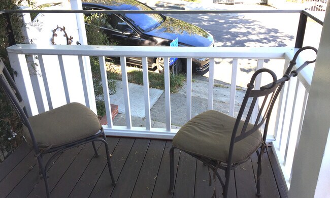 Front Porch Outlook - 750 Pier Ave