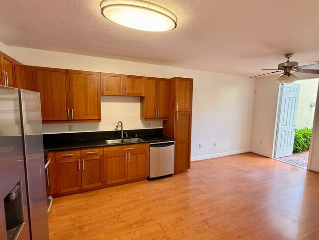 Foto del edificio - SPACIOUS 1 BEDROOM UNIT IS LOCATED IN THE ...