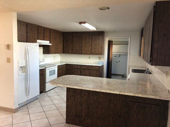Building Photo - 701 Duke Dr
