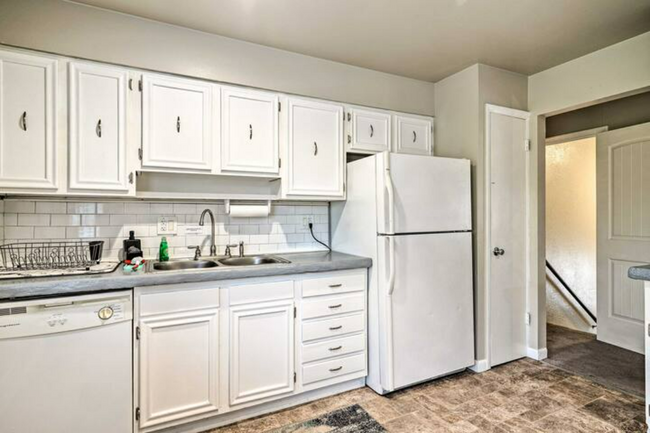 Kitchen, photo 2 - 5319 Palmer Park Blvd