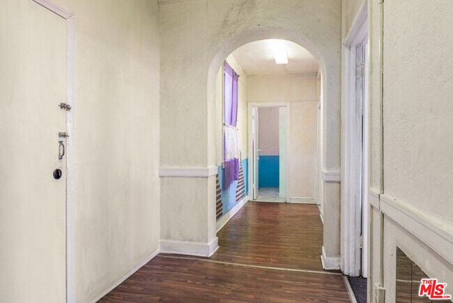 Foto del edificio - 256 W Florence Ave