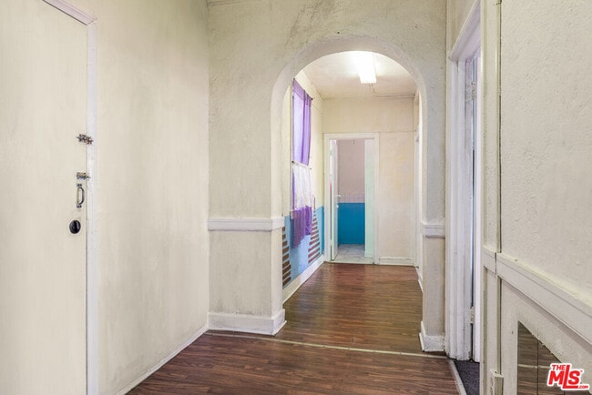 Building Photo - 256 W Florence Ave