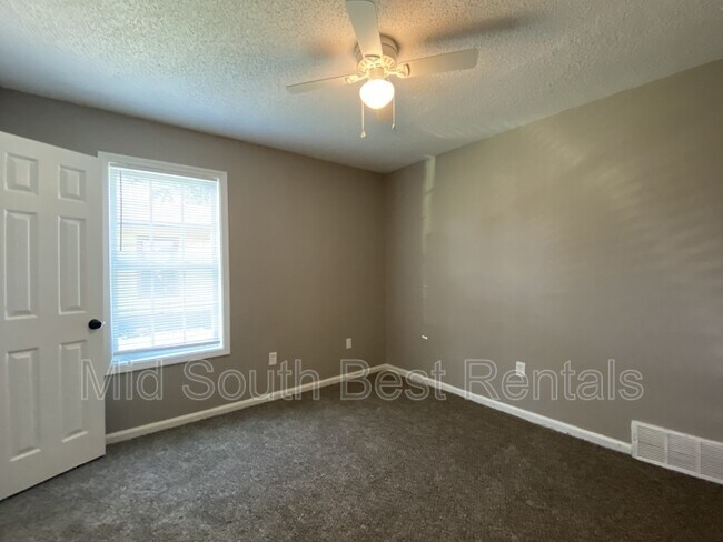 Building Photo - 3389 Rebeh Rd