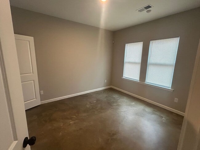 Building Photo - 3310 Tutwiler Ave