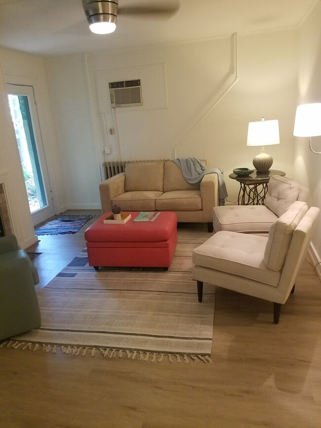 Building Photo - 161 Melrose Ave