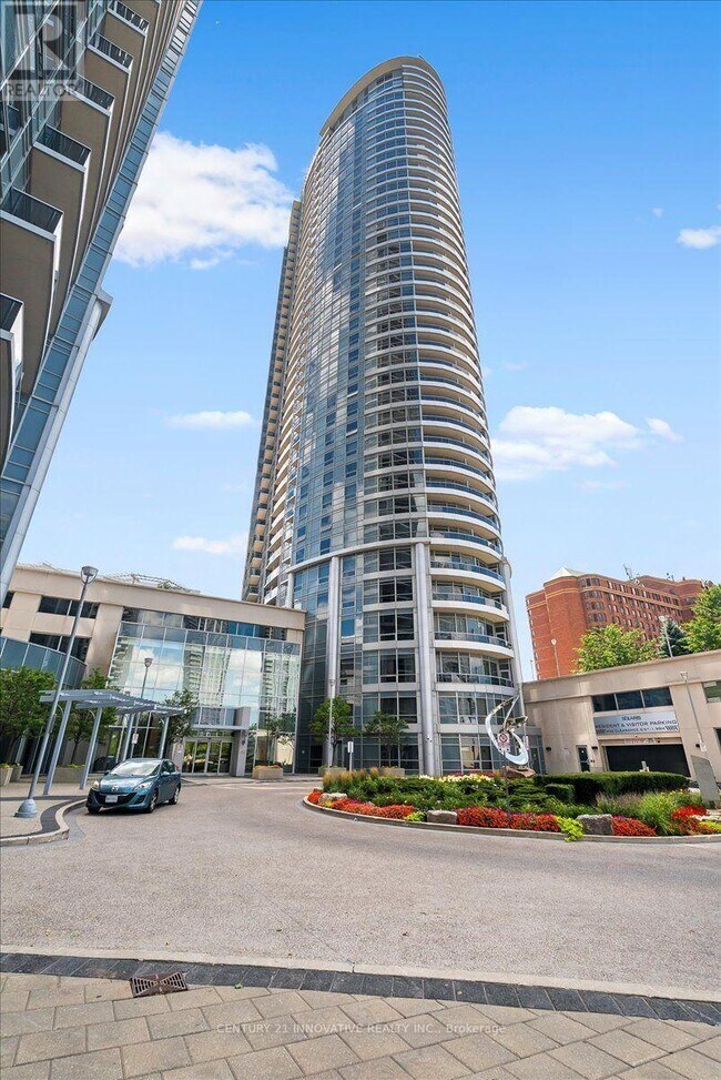 Building Photo - 125 Village Green Square