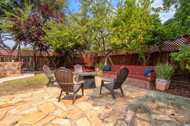Foto del edificio - 5774 Lilac Blossom Ln