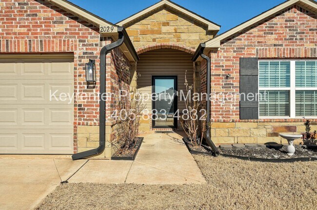 Foto del edificio - Gorgeous 4 Bed 2 Bath Home in Heart Of Mustang!!