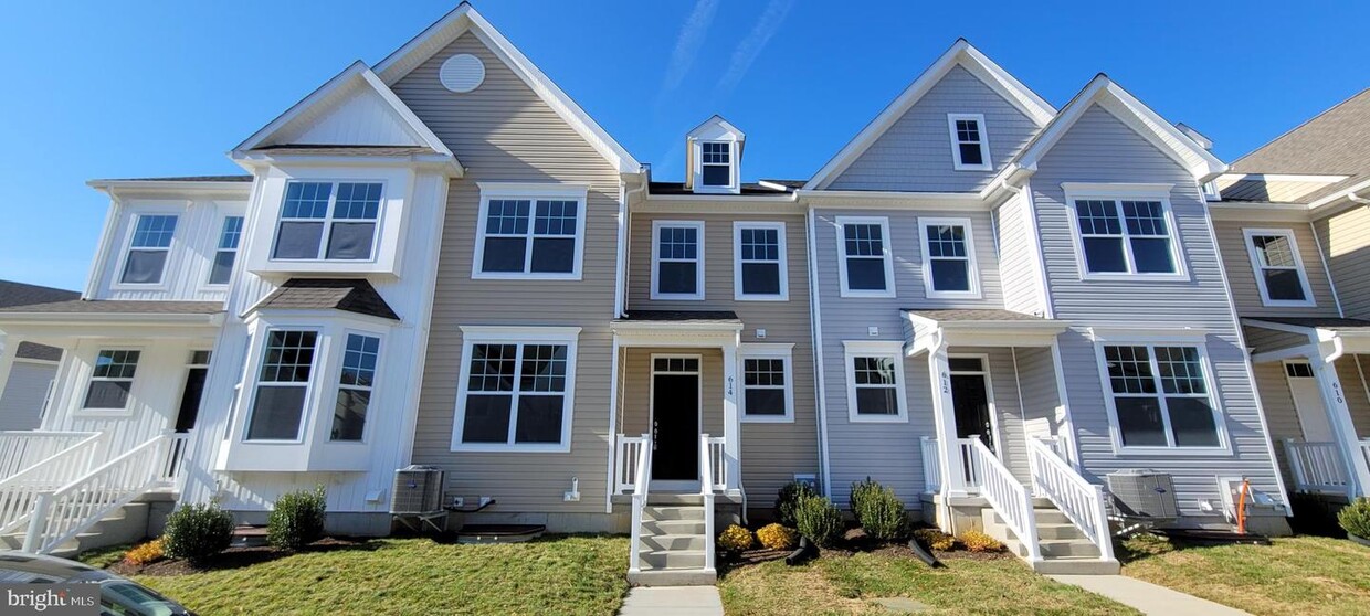 Primary Photo - 614 Albion Pl