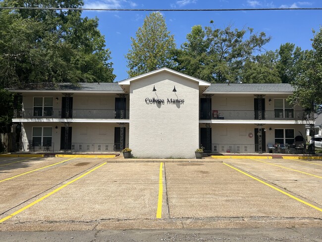 Front View - 302 S 11th St