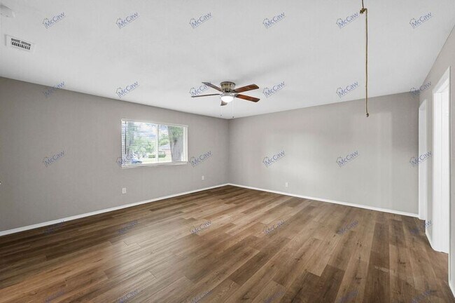 Building Photo - 1540 E Springcrest Cir