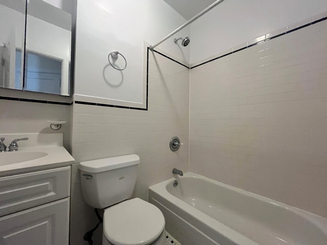 Building Photo - 281 Mott St