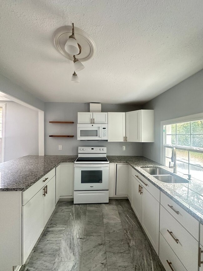 Foto del edificio - 410 Glover Ave