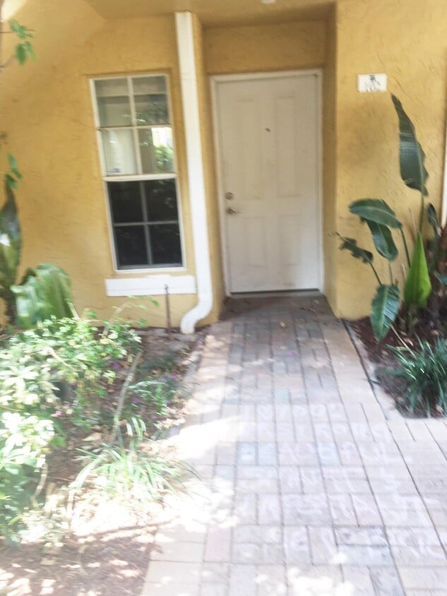 1115 Lake Shore Dr Unit 102, Lake Park, FL 33403 Condo for Rent in