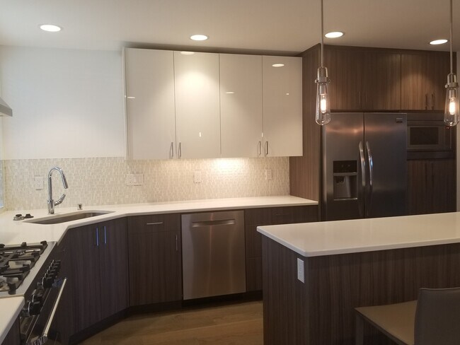 Foto del edificio - Spacious and modern townhome in Downtown Bellevue