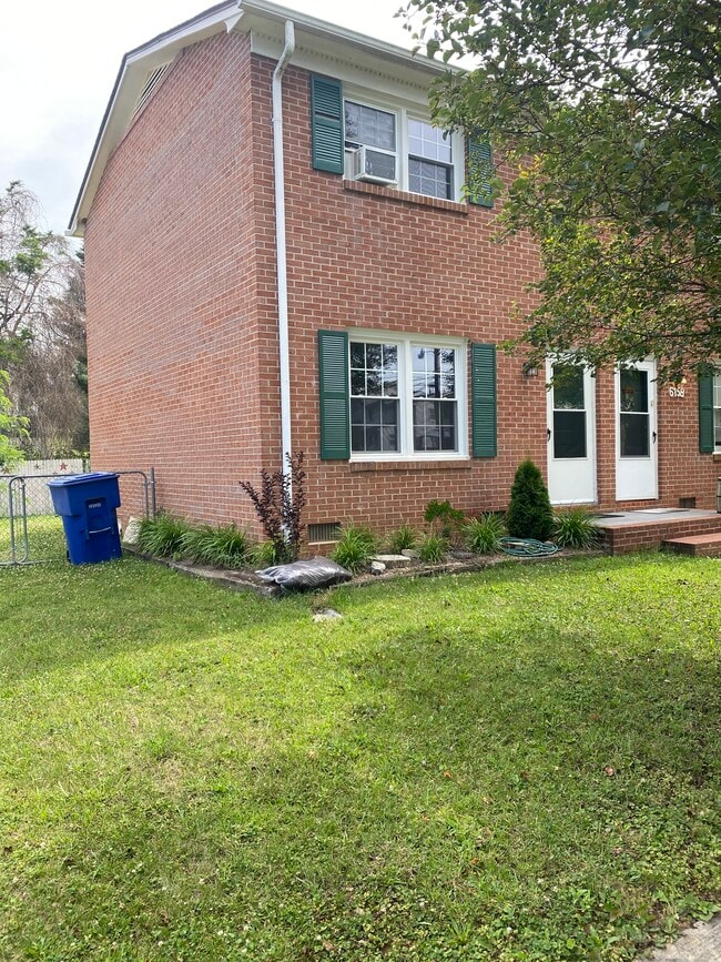 Building Photo - 615 Viscose Ave
