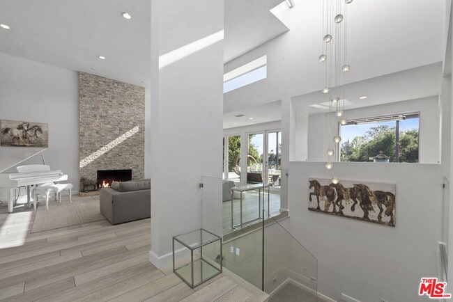 Building Photo - 641 Walther Way