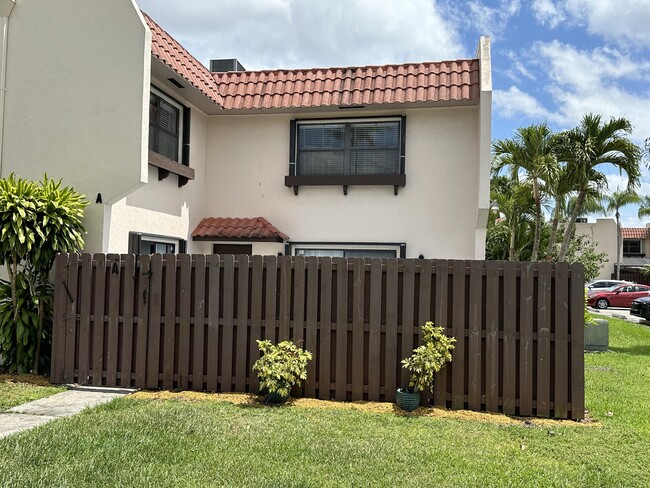 Foto del edificio - 6284 Seven Springs Blvd