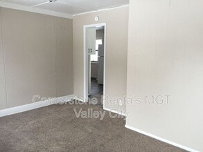 Building Photo - 233 8th Ave NE