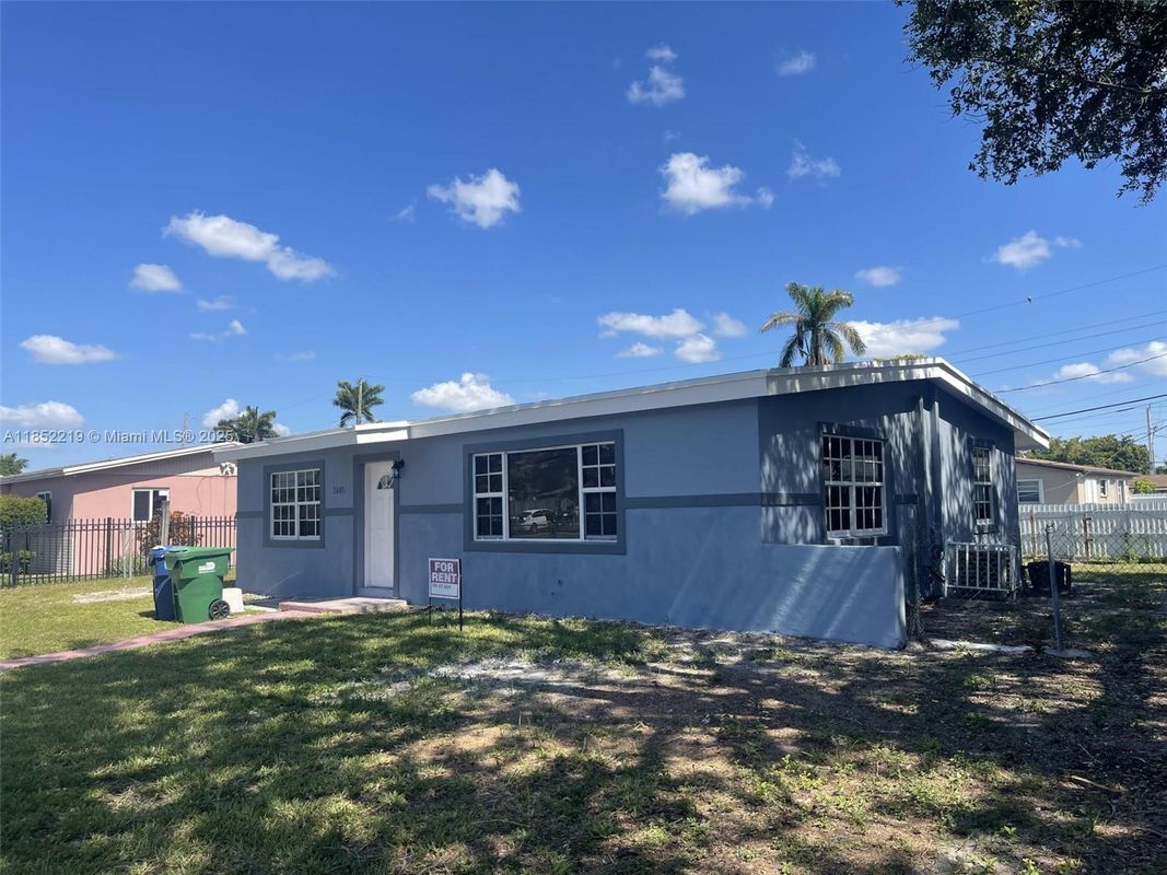 Foto del edificio - 2605 NW 205th St