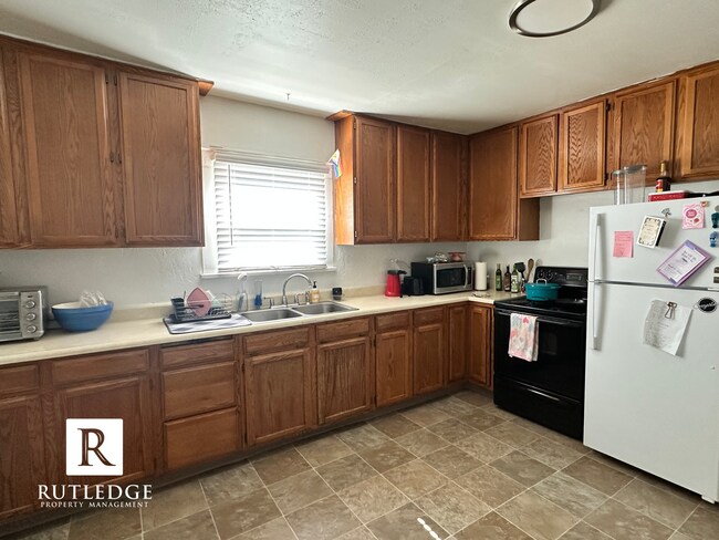 Foto del edificio - 855 E 9th St