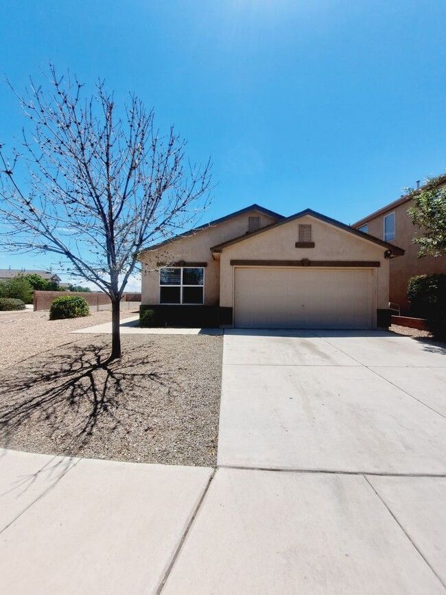Building Photo - 3 bed 2 bath home in Huning Ranch! Move in Special!