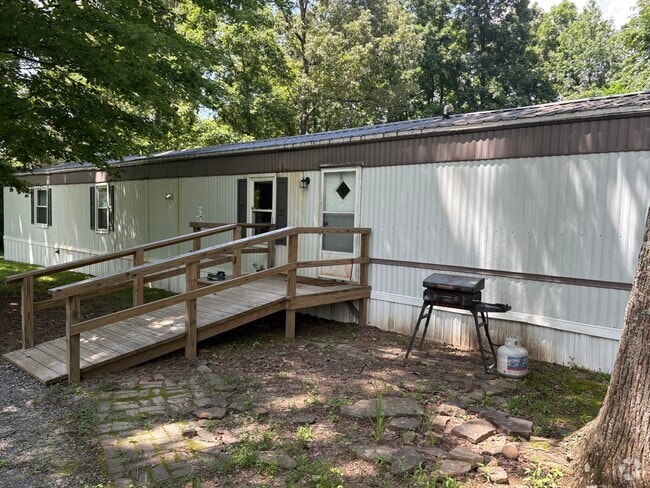 Building Photo - 1155 Travis Rd