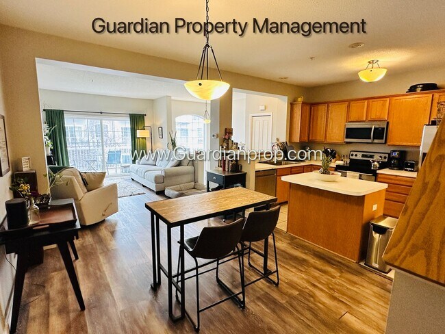 Foto del edificio - Minnetonka Town Home, Balcony, Washer/Dryer, Dishwasher, Available June