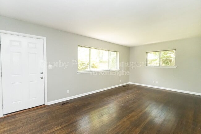 Building Photo - 1127 Clermont Dr