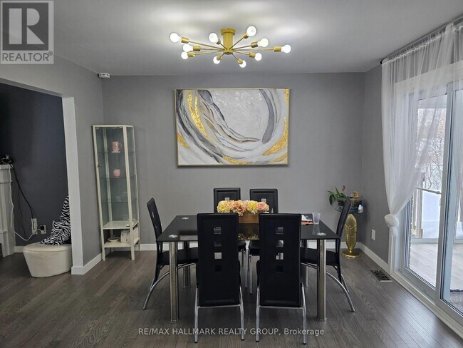 Building Photo - 2706 Hickson Crescent