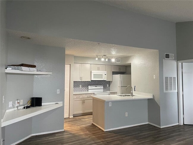 Building Photo - 2204 Key W Ct