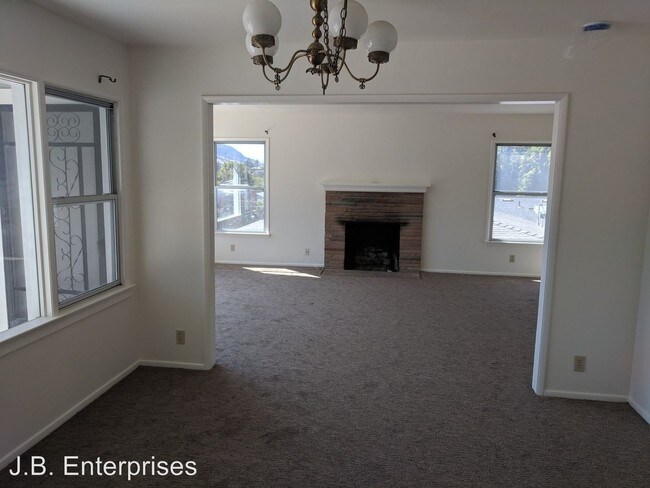 Building Photo - 4 br, 2.5 bath House - 2090 Hays Street