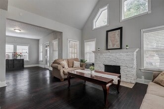 Building Photo - 2410 Cleburne St