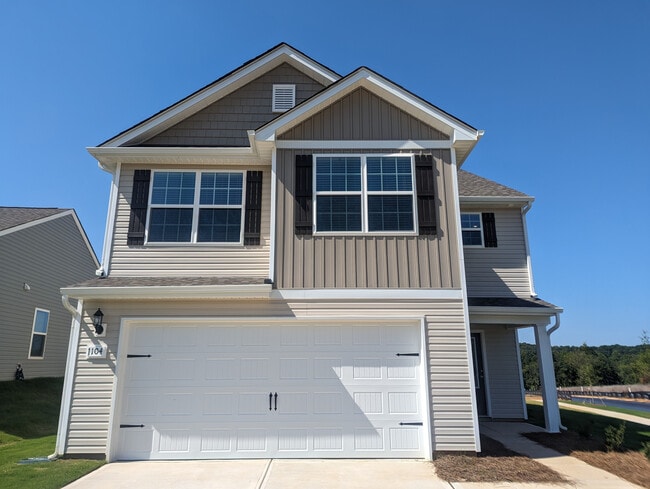 Building Photo - Room in House on Nia Rd