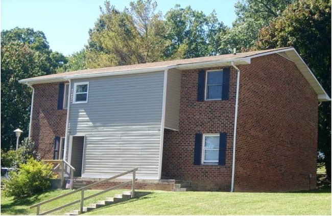 Building Photo - 508 Center St