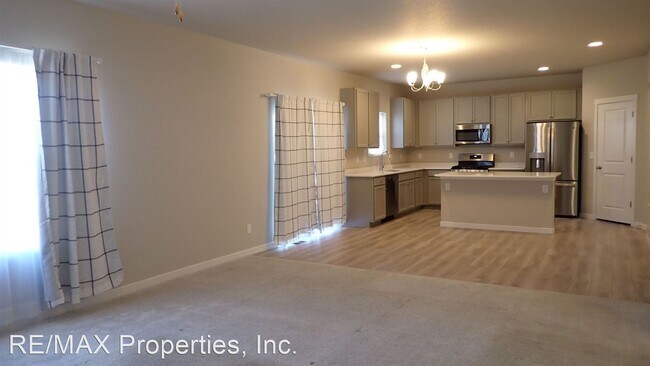 Building Photo - 5 br, 3.5 bath House - 2832 Namib Dr