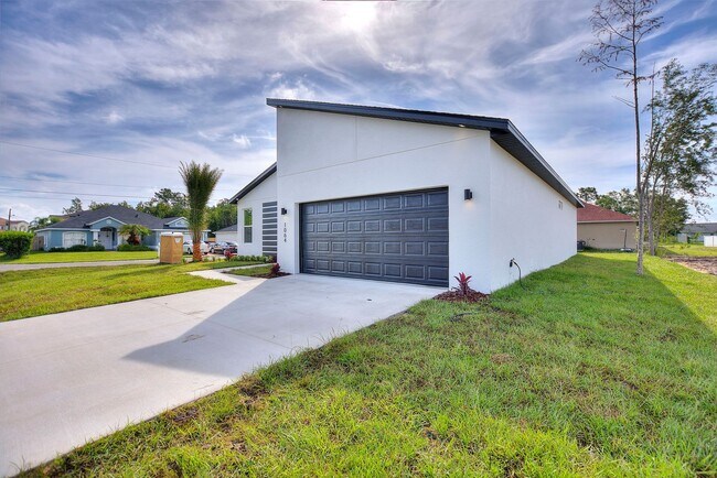 Building Photo - Deposit-Free! Modern, energy efficient hom...