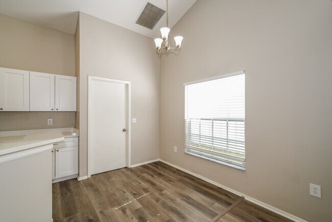 Foto del edificio - 1434 Lakehurst Way